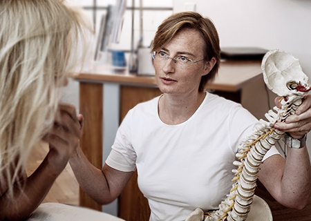 Dr. Birgit Mayr, Spezialistin für Bandscheibenvorfälle